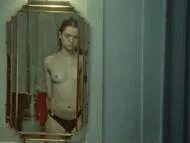 Esme Creed-Miles nuda. Immagini & Video, Video Hard di Esme 