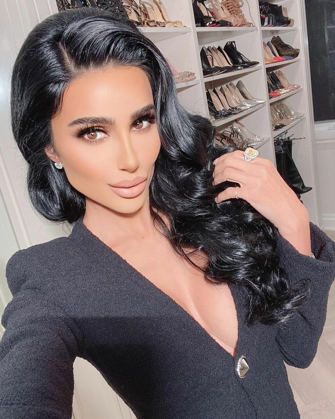 Lilly Ghalichi в Instagram: "In a world where you can truly be anythin...