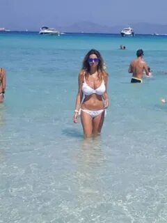 Valentina Zambrotta incanta: il bikini è "boombastico" - Tel
