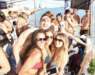 Boat Party Miami, Booze cruise Miami, pool party Miami, Yach