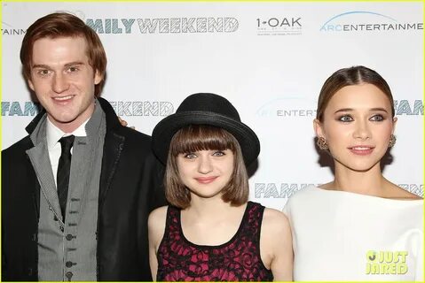 Joey King: 'Family Weekend' Premiere Photo 547280 - Photo Ga