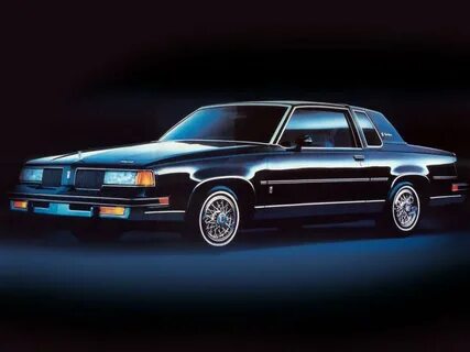 Oldsmobile Cutlass Supreme Brougham Coupe 1987 года выпуска.