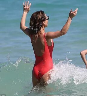 Giada De Laurentiis in a Red bikini at a Beach in Miami-08 G