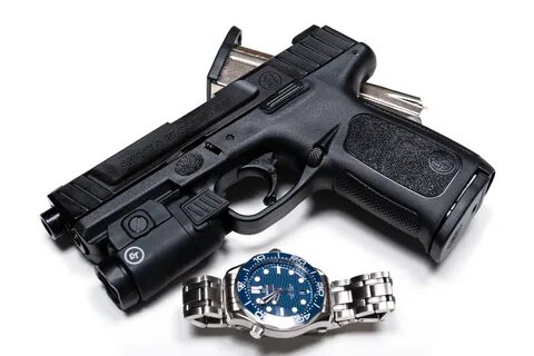 Smith and Wesson SD9 VE 9mm Weaponlight Combo