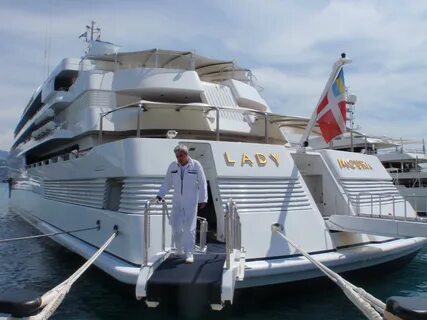 Yacht LADY MOURA Stern - Superyachts News, Luxury Yachts, Ch