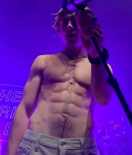 Ross Lynch abs and trail x2