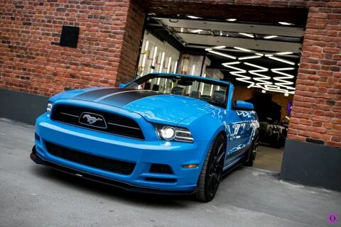 Нанесение нанокерамики на автомобиль Ford Mustang S197 Голуб