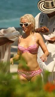Christina Aguilera - More Free Pictures 3