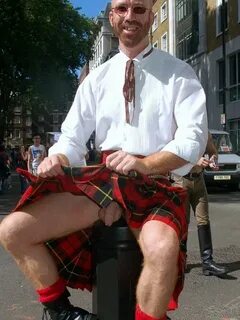 Photo - Hot men in kilts LPSG