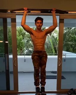Alexis_Superfan's Shirtless Male Celebs: Max Ehrich shirtles