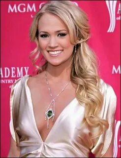Love this curly side ponytail! Carrie underwood hair, Strapl