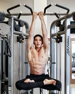 Ludi Lin, diễn viên đẹp trai 6 múi và cảnh nóng táo bạo