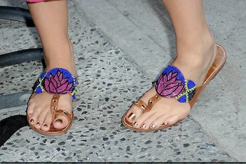 Celebrity Feet Pictures Twitterissä: "RT if you like Katy Pe