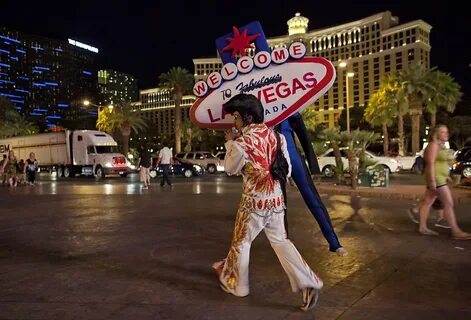 Las Vegas impersonators a sign of brutal economy