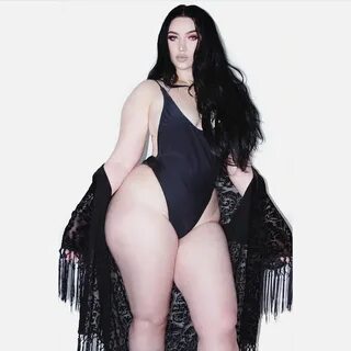 Kelle Moran Bad girl style, Curvy swimwear, Girl fashion