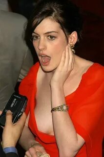 The Hottest Bikini Photos Of Anne Hathaway Around The Net - 