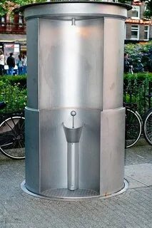 The Urilift Pop-up retractable public urinal - Amsterdam Out