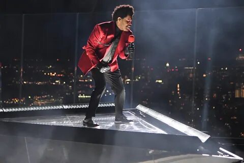 The Weeknd kicks off VMAs 2020 with Hudson Yards performance
