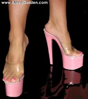 Alexis Golden Feet (14 photos) - celebrity-feet.com