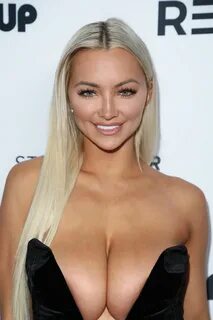 LINDSEY PELAS at Babes in Toyland Pet Edition Fundraiser in 