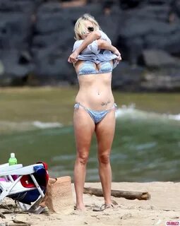 Reese Witherspoon in Bikini celebrity photos