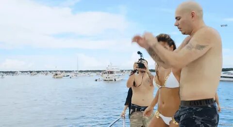 Pitbull Sin Playera y En Boxers En Su Nuevo Video