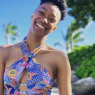 49 Pictures Of Sexy Sonequa Martin-Green Boobs Too Attractiv