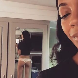Popoholic в Твиттере: "Zoe Saldana Selfies Her Insanely Sexy
