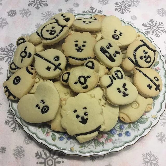 Our BT21 cookie cutters from Dreamin3DShop came in the mail the other night...