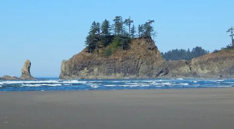 File:Headland rock between First and Second Beaches.jpg - Wi