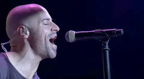 Chris Daughtry Covers "In The Air Tonight" On Stage Society 