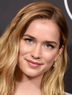 Elizabeth Lail Diet Plan - Celebrity Sizes