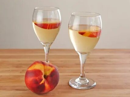 Peach Sangria - Easy Summer Recipe Peach sangria, Summer rec