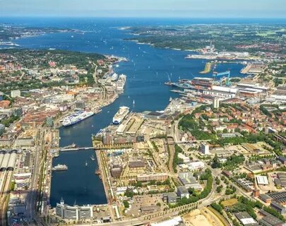 State Minister Buchholz visits the port of Kiel: More than E