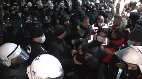 Turkey: Police and protesters scuffle at rally in Istanbul over Lira’s decline V