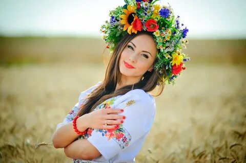 Украинка в национальном костюме (72 фото)