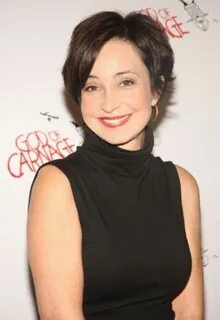 Annie Potts Hairstyle - Pretty Hairstyles