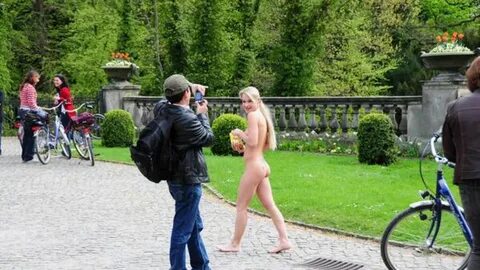 Jahresrückblick 2014: Warum Frauen nackt durch Berlin laufen