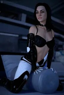 Miranda Lawson by AlienAlly on DeviantArt Miranda lawson, Ma