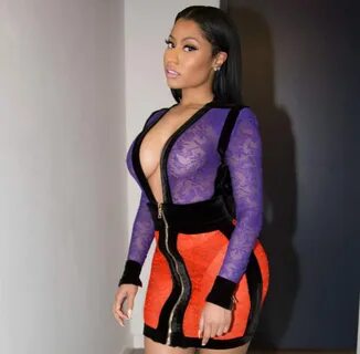 Nicki Minaj Steps Out Without Bra, Flaunts Her B0.0bs and he