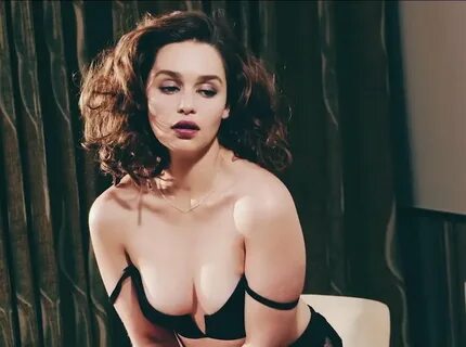 Hot Emilia Clarke Boobs - Barnorama