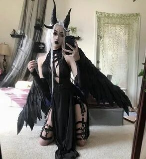 Succubus in 2019 Succubus costume, Demon costume, Cute goth 