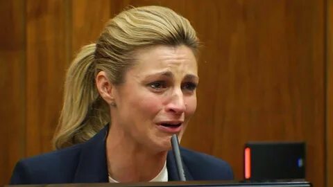 Erin Andrews gives tearful testimony in stalker trial