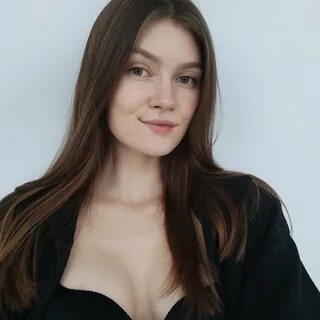 MIRARI HUB (Мирари Хаб): биография актрисы и модели