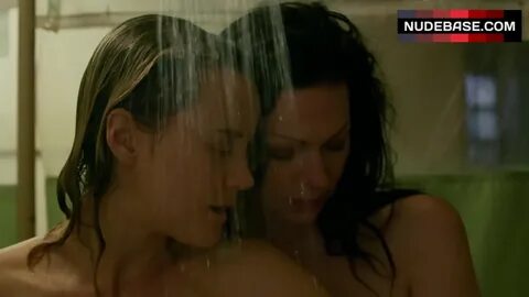 Laura Prepon Lesbian Scene in Shower - Orange Is The New Bla