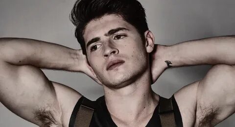 Gregg Sulkin Doesn’t Get Emailed 'Runaways' Scripts - Find O