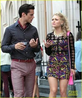 AnnaSophia Robb: 'Carrie Diaries' Kiss with Chris Wood!: Pho