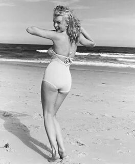 Marilyn Monroe Marilyn monroe swimsuit, Marilyn, Marilyn mon