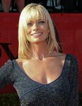 Jaime Pressly's medium length hairstyle for a square jaw lin
