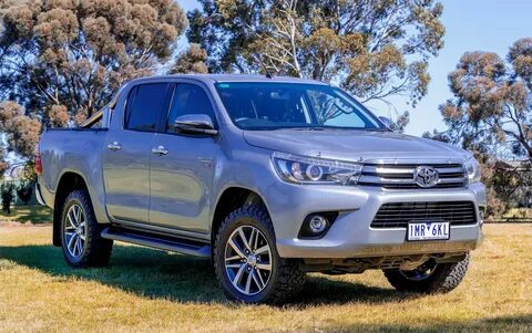 2018 Toyota Hilux SR5 Double Cab 2.8-litre turbo-diesel Toyo